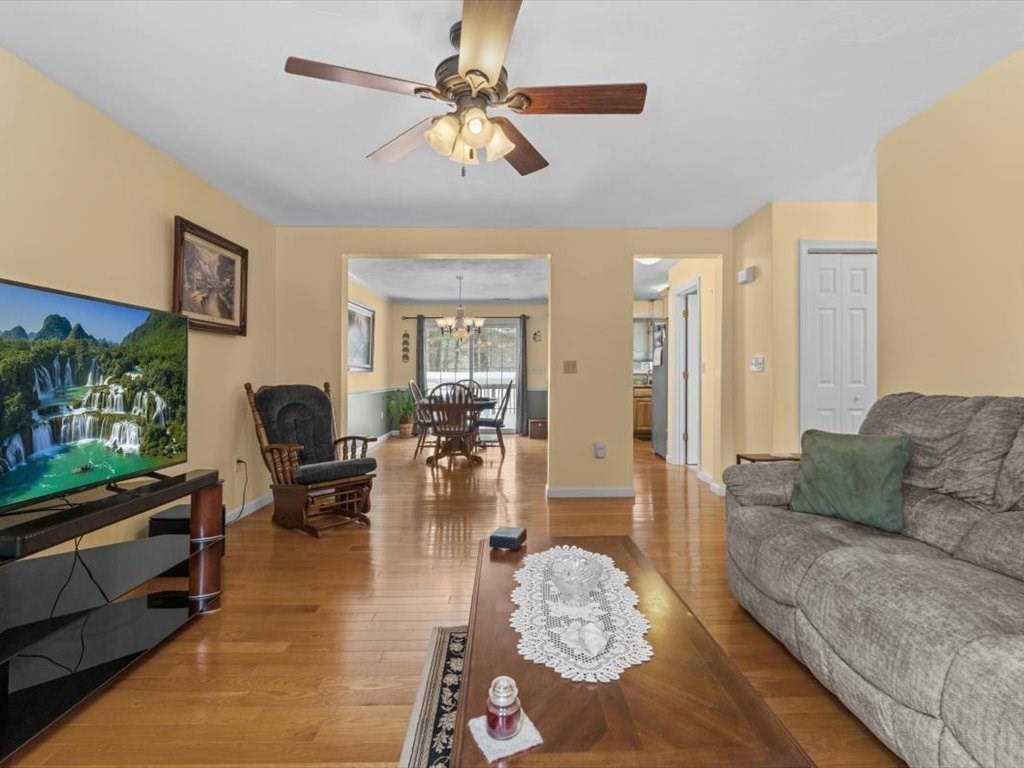 218 Hartford Ave E 218