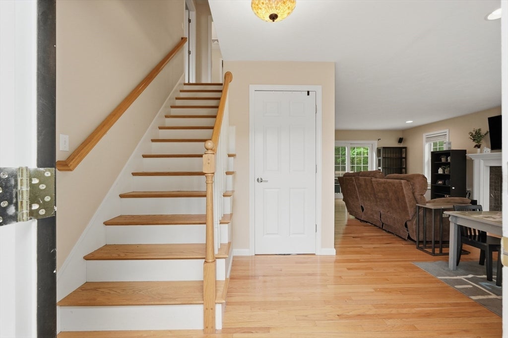 8 Chessman Rd, Mansfield, MA Photo #5