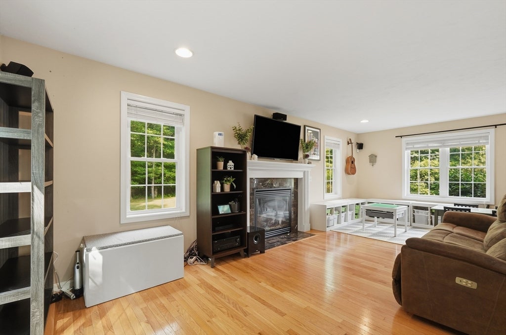 8 Chessman Rd, Mansfield, MA Photo #11
