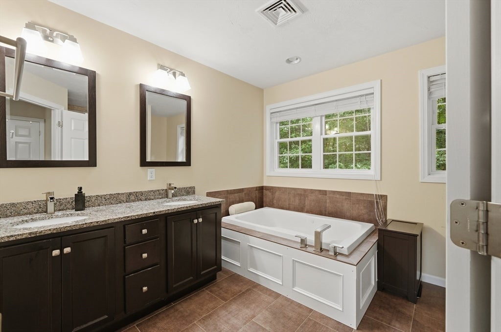 8 Chessman Rd, Mansfield, MA Photo #22