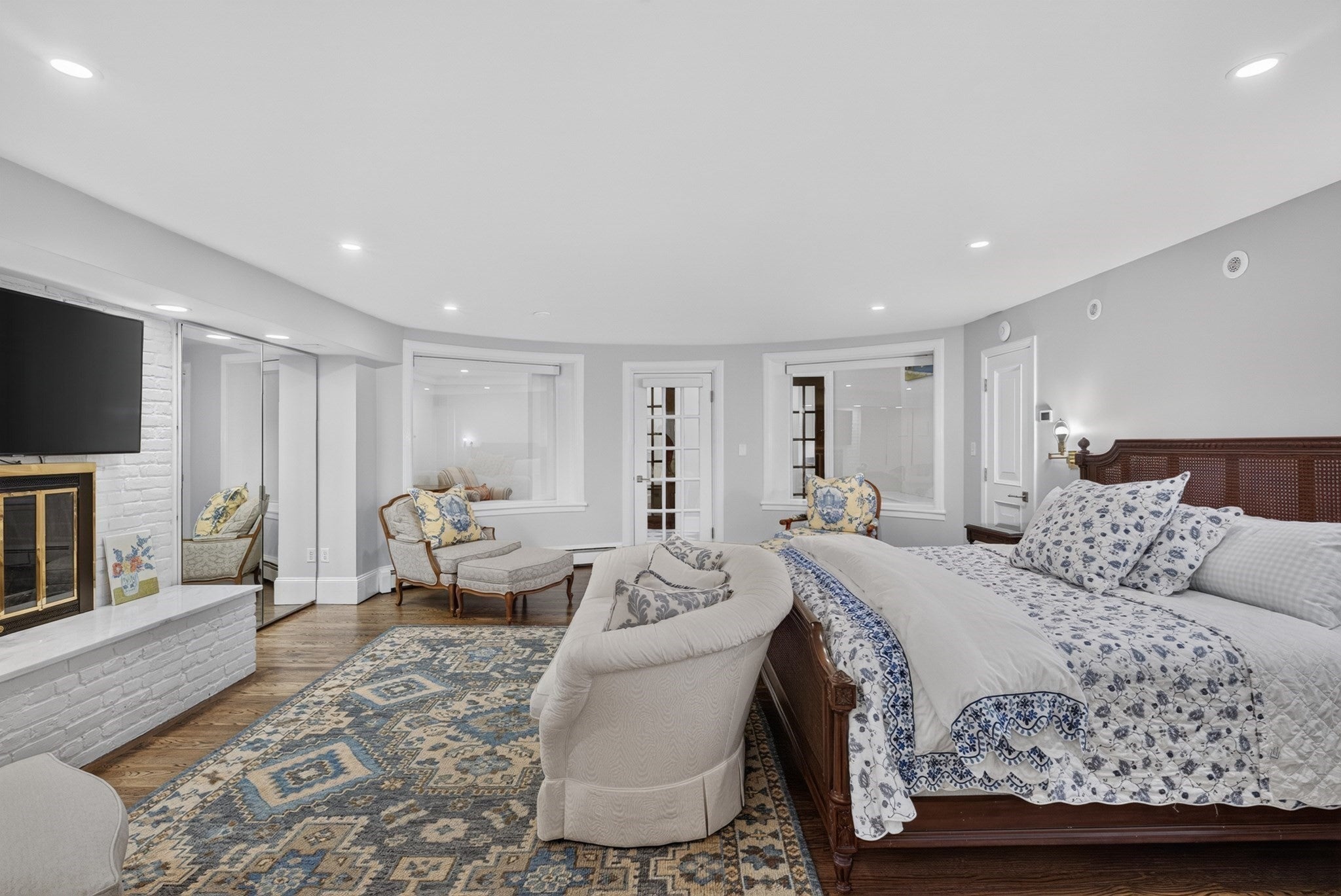 414 Beacon Street Parlor, Boston, MA Photo #11