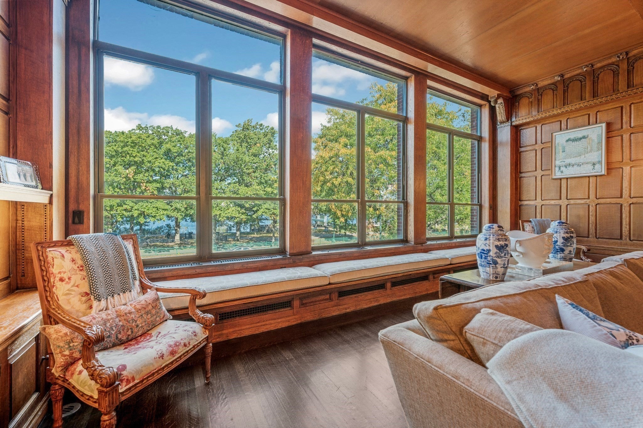 414 Beacon Street Parlor, Boston, MA Photo #1
