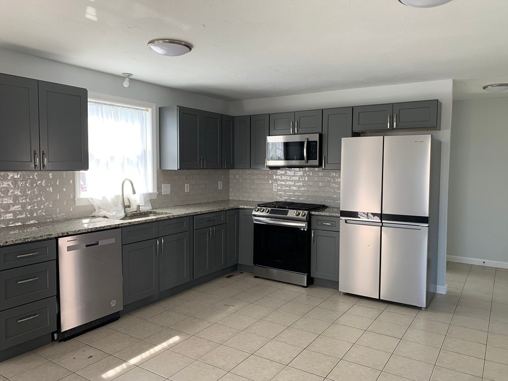 Photo of 172 Lawrence St, Fall River, MA