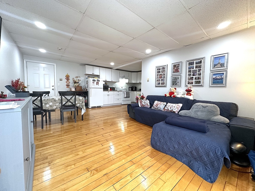 16 Richards Avenue 204