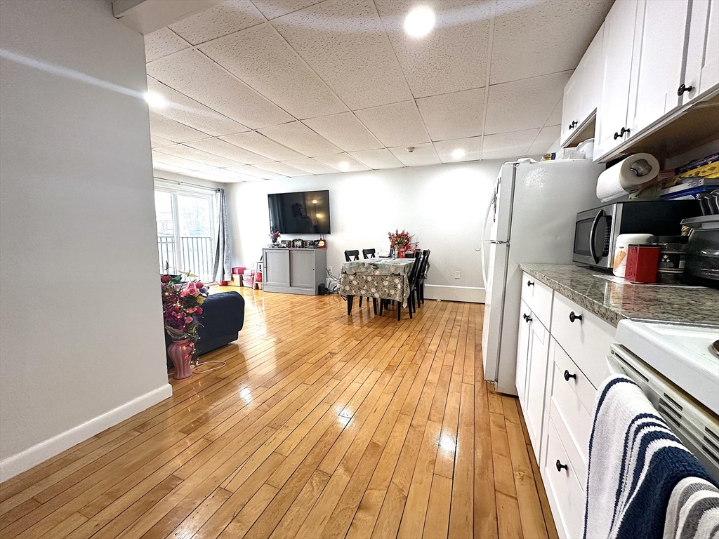 16 Richards Avenue 204