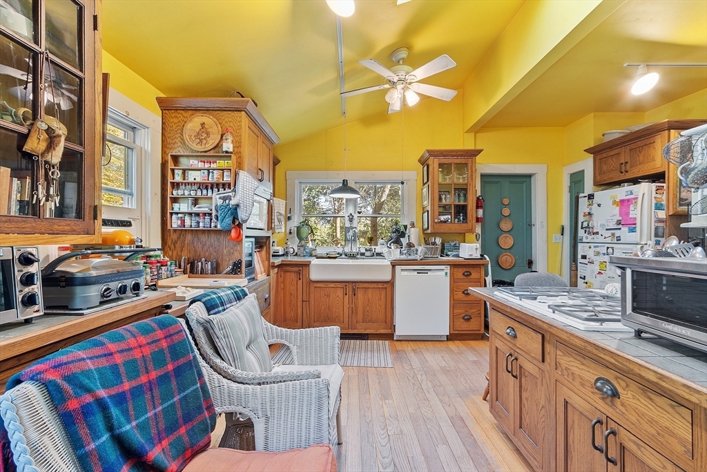 51 Farwell Rd