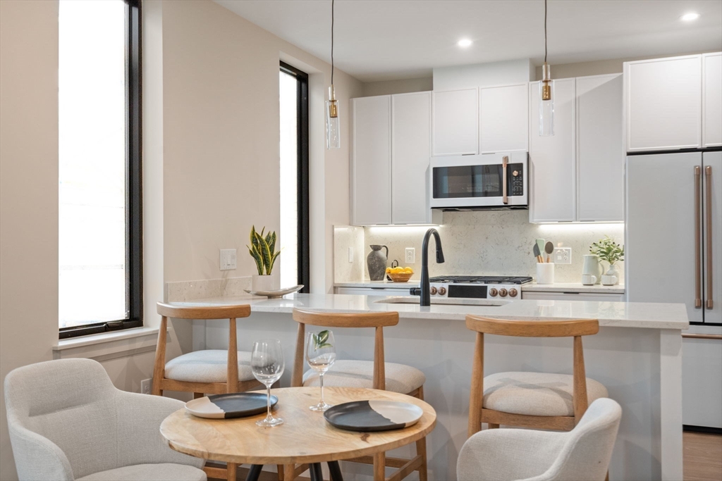 100 Lincoln Street 208