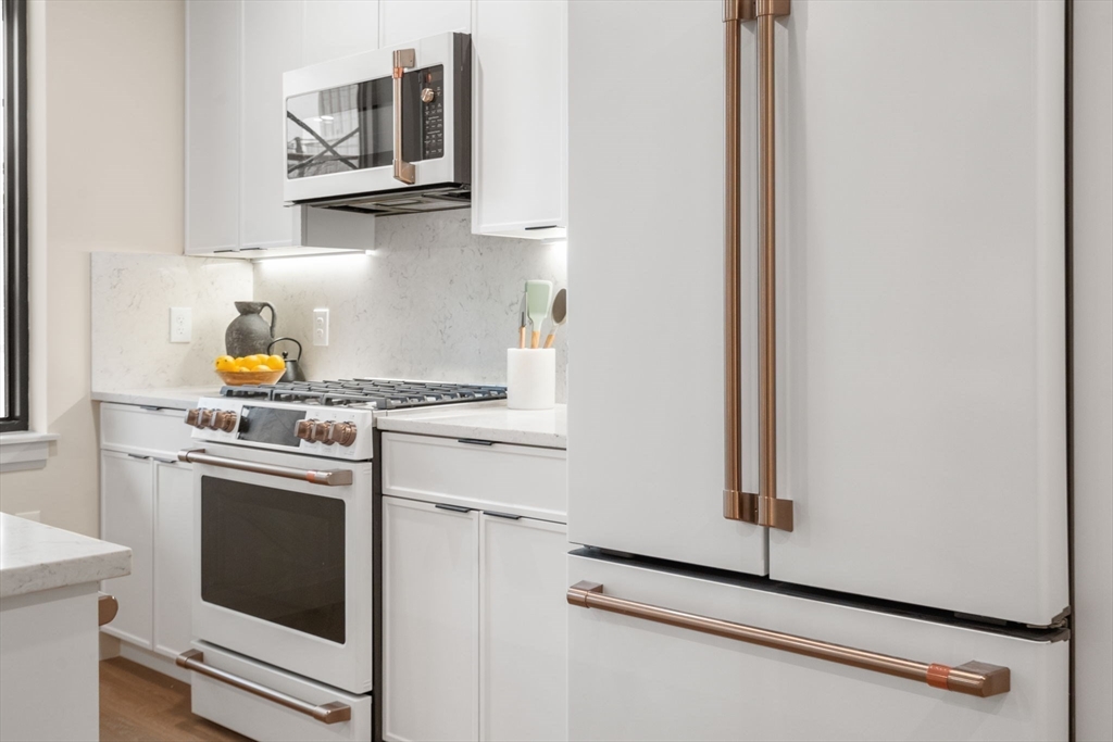 100 Lincoln Street 208