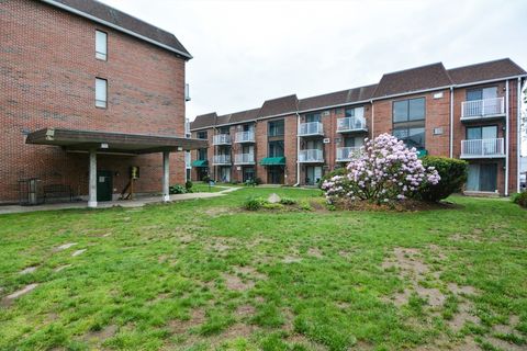 Photo of 1186 Worcester Road #610, Framingham, MA 01702 (MLS # 73450450)