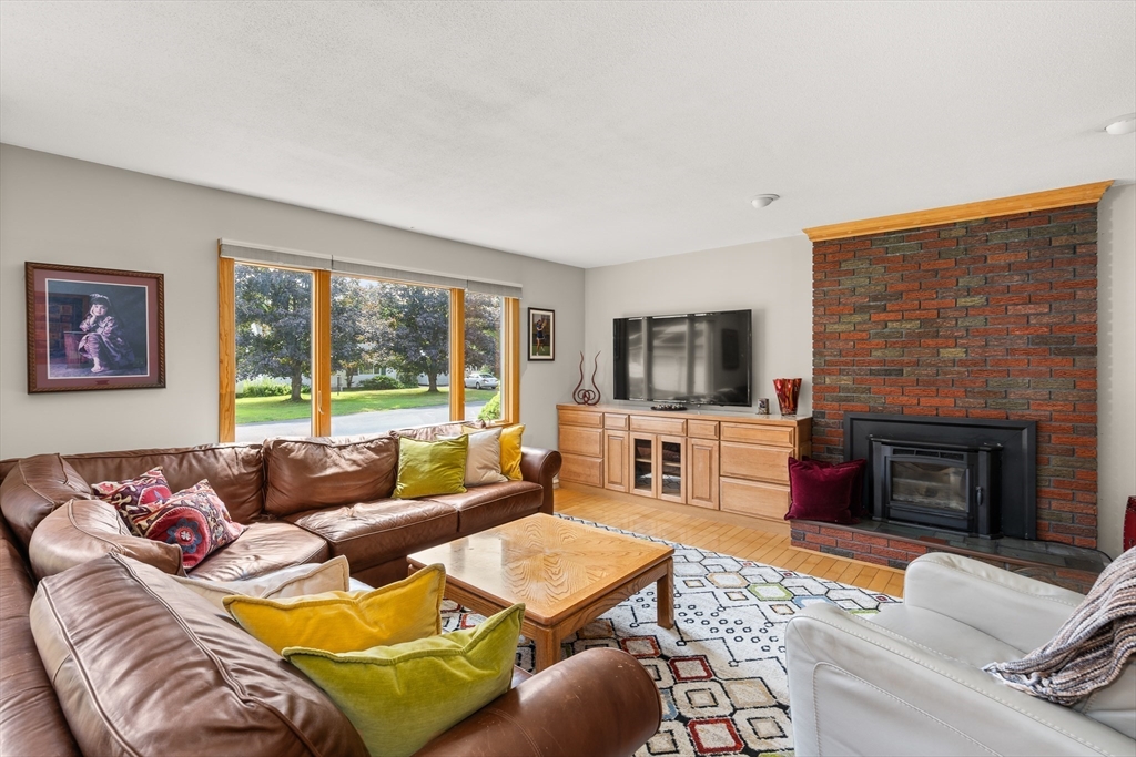 6 Russell Ln