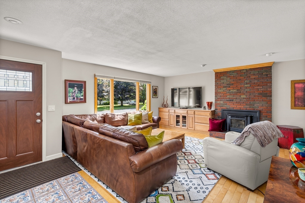 6 Russell Ln