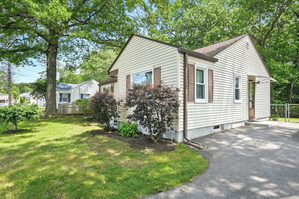 131 Rosemary Dr