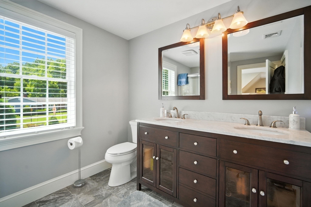 Longmeadow, Massachusetts 01106, United States, 4 Bedrooms Bedrooms, ,4 BathroomsBathrooms,Residential,Active,161495