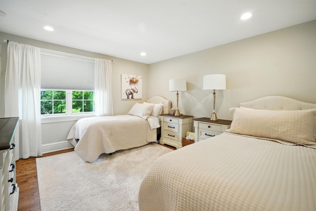 Longmeadow, Massachusetts 01106, United States, 4 Bedrooms Bedrooms, ,4 BathroomsBathrooms,Residential,Active,161495