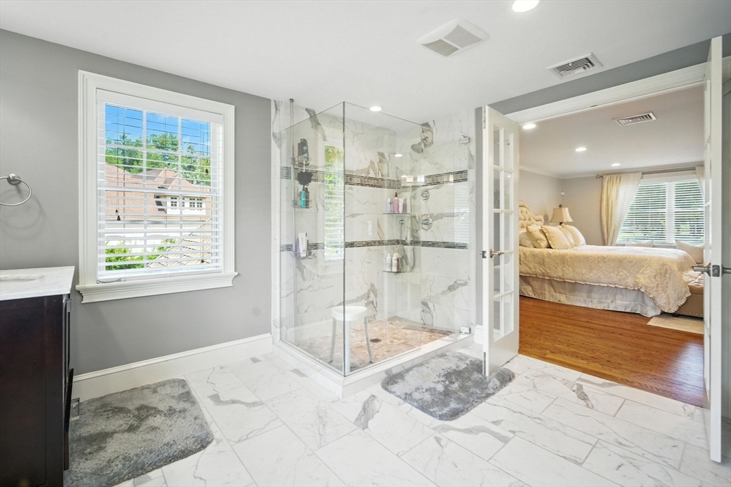 Longmeadow, Massachusetts 01106, United States, 4 Bedrooms Bedrooms, ,4 BathroomsBathrooms,Residential,Active,161495