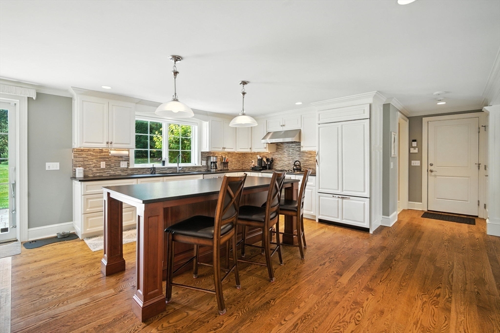 Longmeadow, Massachusetts 01106, United States, 4 Bedrooms Bedrooms, ,4 BathroomsBathrooms,Residential,Active,161495