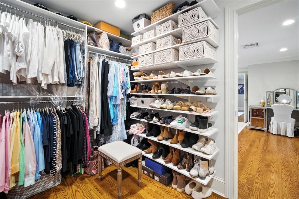 Longmeadow, Massachusetts 01106, United States, 4 Bedrooms Bedrooms, ,4 BathroomsBathrooms,Residential,Active,161495