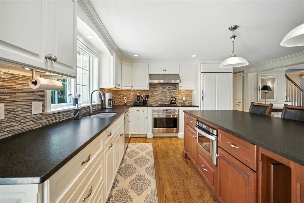 Longmeadow, Massachusetts 01106, United States, 4 Bedrooms Bedrooms, ,4 BathroomsBathrooms,Residential,Active,161495