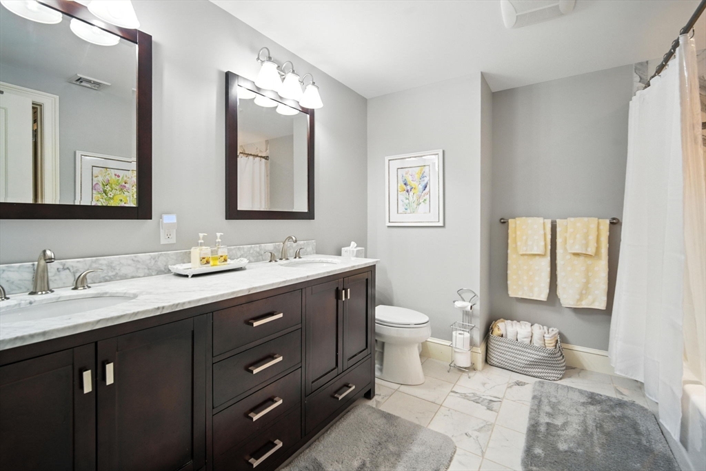 Longmeadow, Massachusetts 01106, United States, 4 Bedrooms Bedrooms, ,4 BathroomsBathrooms,Residential,Active,161495