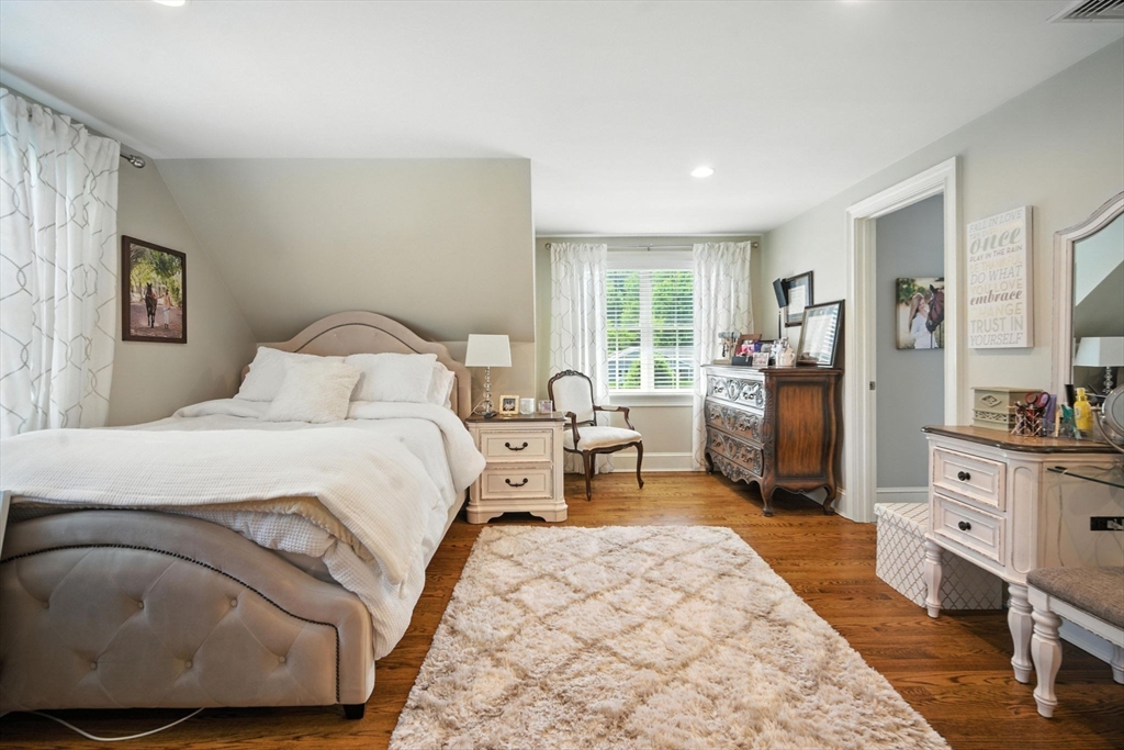 Longmeadow, Massachusetts 01106, United States, 4 Bedrooms Bedrooms, ,4 BathroomsBathrooms,Residential,Active,161495