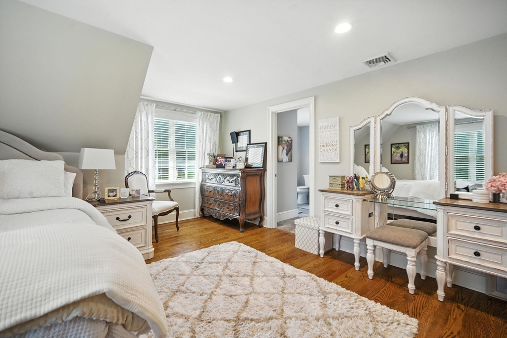 Longmeadow, Massachusetts 01106, United States, 4 Bedrooms Bedrooms, ,4 BathroomsBathrooms,Residential,Active,161495