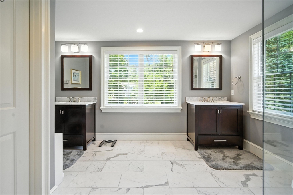 Longmeadow, Massachusetts 01106, United States, 4 Bedrooms Bedrooms, ,4 BathroomsBathrooms,Residential,Active,161495