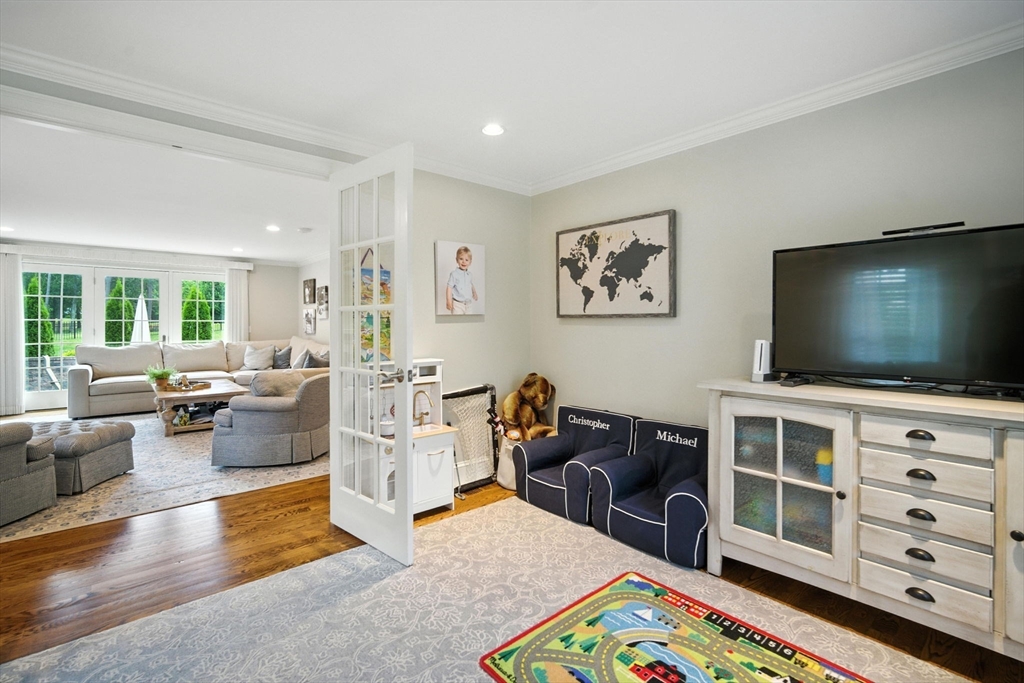 Longmeadow, Massachusetts 01106, United States, 4 Bedrooms Bedrooms, ,4 BathroomsBathrooms,Residential,Active,161495