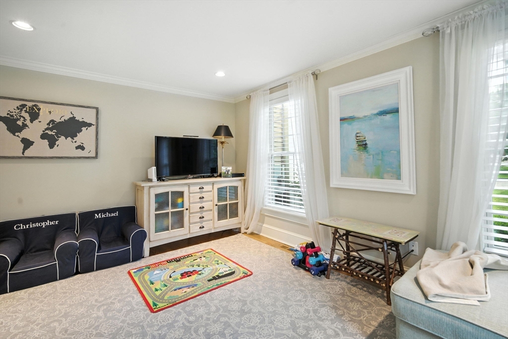 Longmeadow, Massachusetts 01106, United States, 4 Bedrooms Bedrooms, ,4 BathroomsBathrooms,Residential,Active,161495