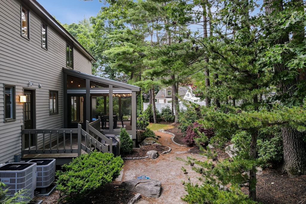 28 Smithshire Estates