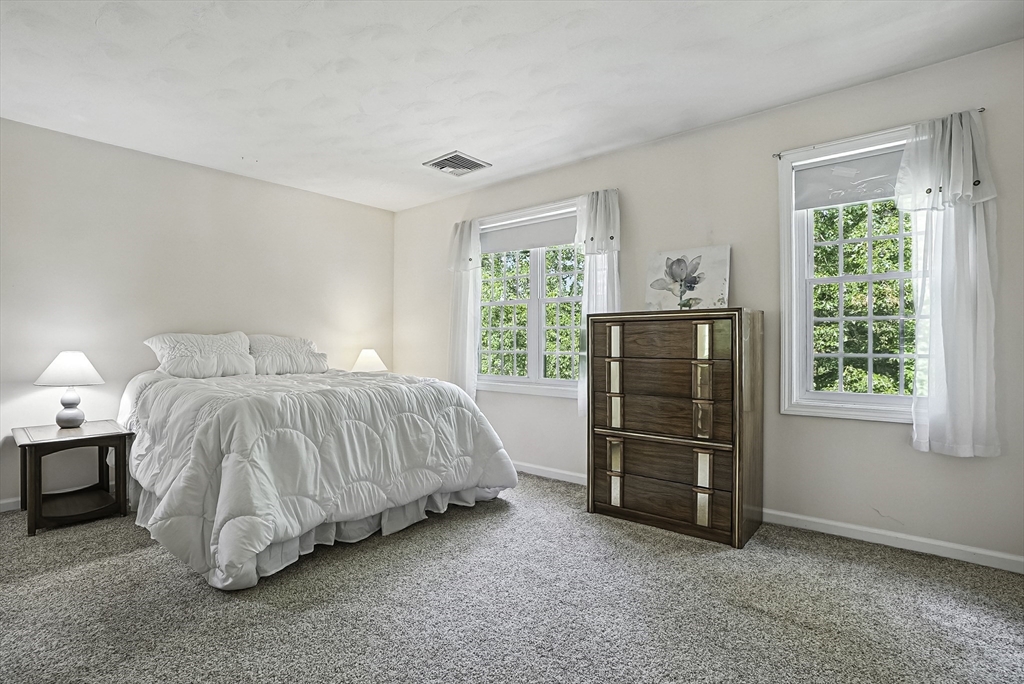 Hopedale, Massachusetts 01747, United States, 2 Bedrooms Bedrooms, ,2 BathroomsBathrooms,Residential,Active,96557