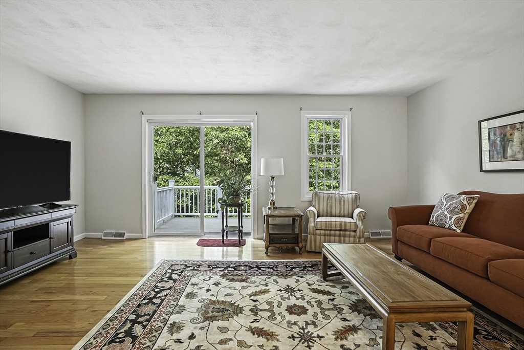 Hopedale, Massachusetts 01747, United States, 2 Bedrooms Bedrooms, ,2 BathroomsBathrooms,Residential,Active,96557