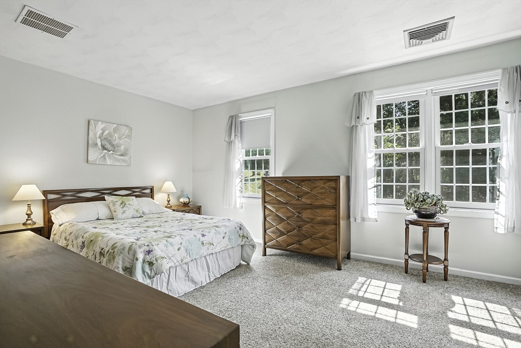 Hopedale, Massachusetts 01747, United States, 2 Bedrooms Bedrooms, ,2 BathroomsBathrooms,Residential,Active,96557