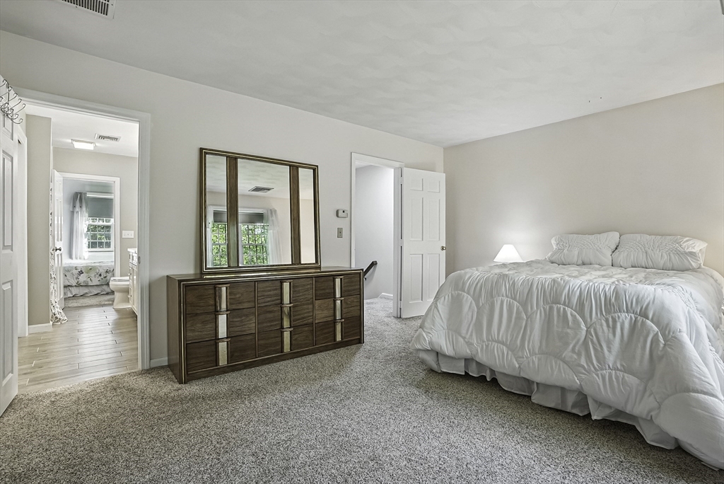 Hopedale, Massachusetts 01747, United States, 2 Bedrooms Bedrooms, ,2 BathroomsBathrooms,Residential,Active,96557