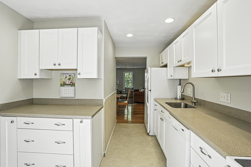 Hopedale, Massachusetts 01747, United States, 2 Bedrooms Bedrooms, ,2 BathroomsBathrooms,Residential,Active,96557