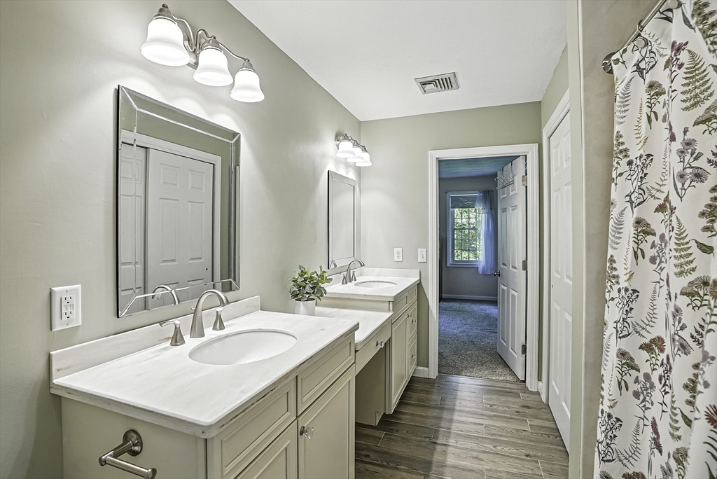 Hopedale, Massachusetts 01747, United States, 2 Bedrooms Bedrooms, ,2 BathroomsBathrooms,Residential,Active,96557