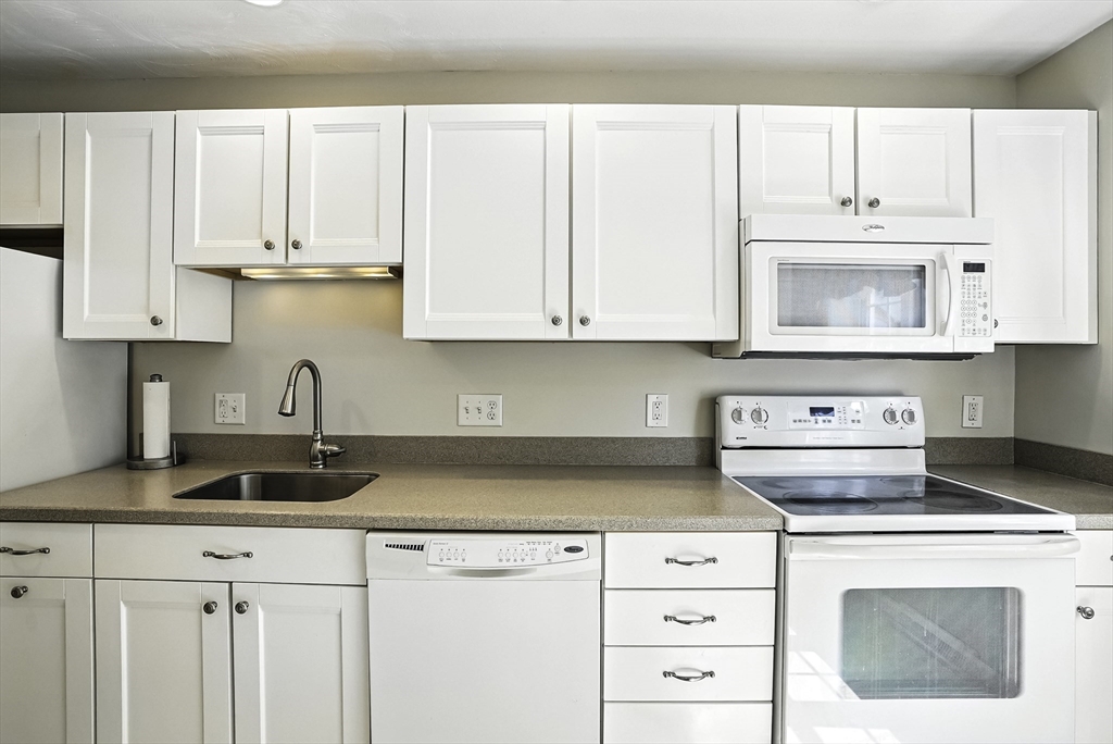 Hopedale, Massachusetts 01747, United States, 2 Bedrooms Bedrooms, ,2 BathroomsBathrooms,Residential,Active,96557 Hopedale, Massachusetts 01747, United States, 2 Bedrooms Bedrooms, ,2 BathroomsBathrooms,Residential,Active,96557