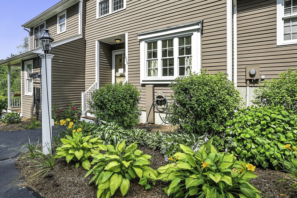 Hopedale, Massachusetts 01747, United States, 2 Bedrooms Bedrooms, ,2 BathroomsBathrooms,Residential,Active,96557