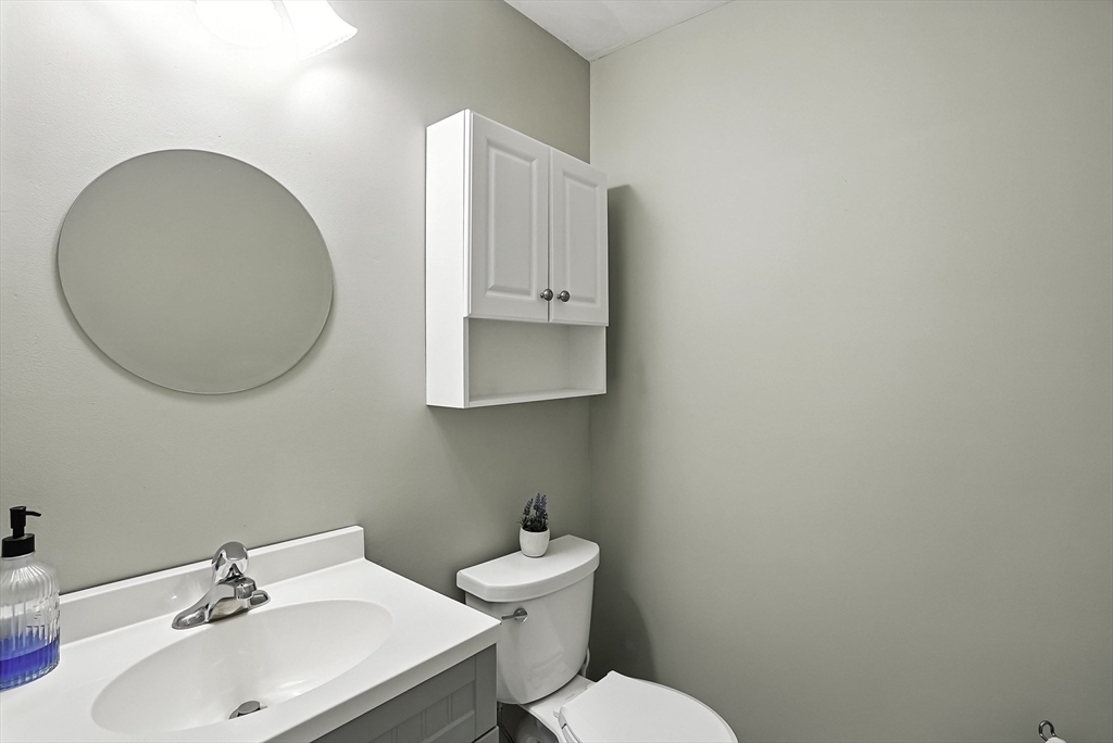 Hopedale, Massachusetts 01747, United States, 2 Bedrooms Bedrooms, ,2 BathroomsBathrooms,Residential,Active,96557