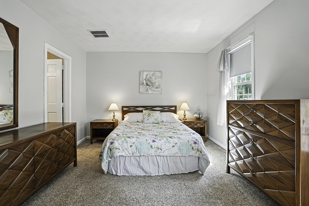 Hopedale, Massachusetts 01747, United States, 2 Bedrooms Bedrooms, ,2 BathroomsBathrooms,Residential,Active,96557