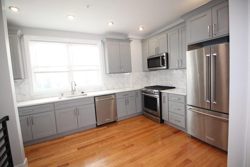 110 Main St 106