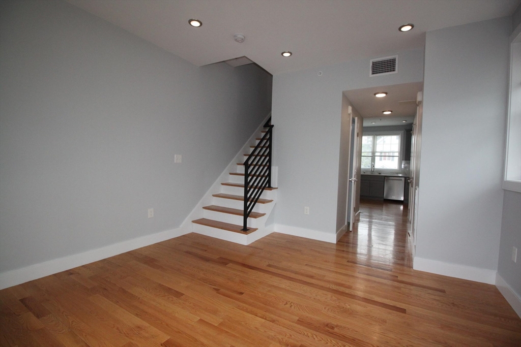 110 Main St 106