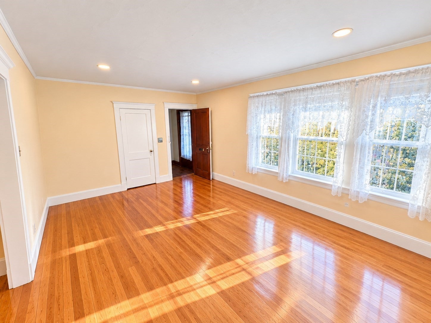 255 Waverley Ave. 1