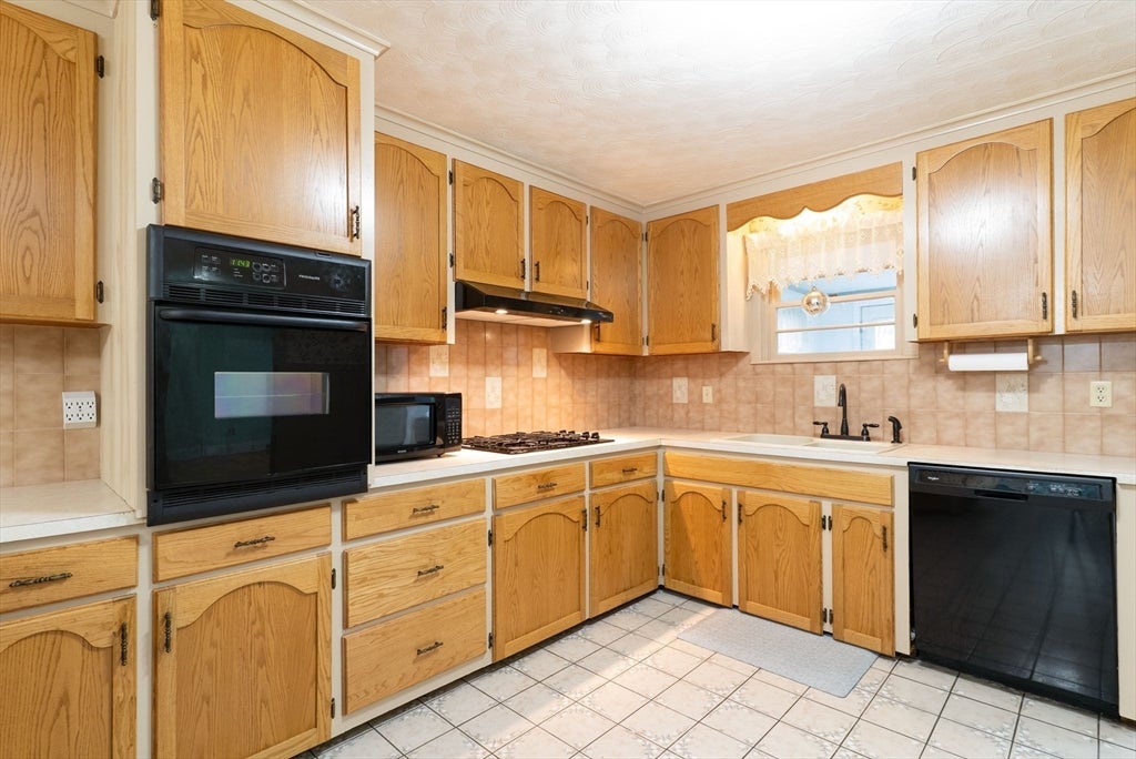 6 Maynard St, Webster, MA, 6 Maynard St, Webster, MA Photo #11