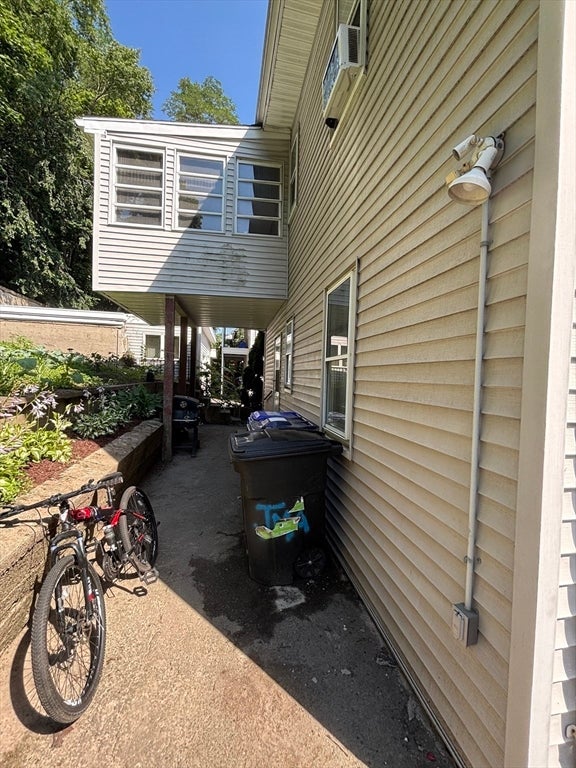 207 Gladstone St