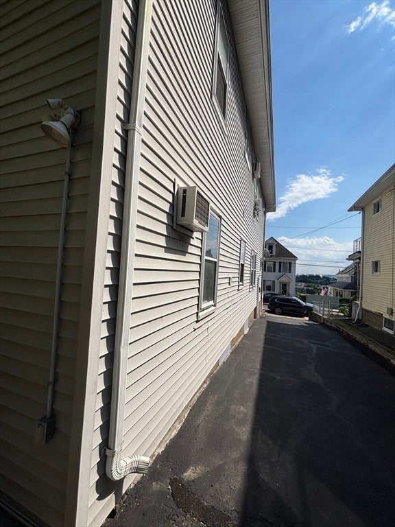 207 Gladstone St