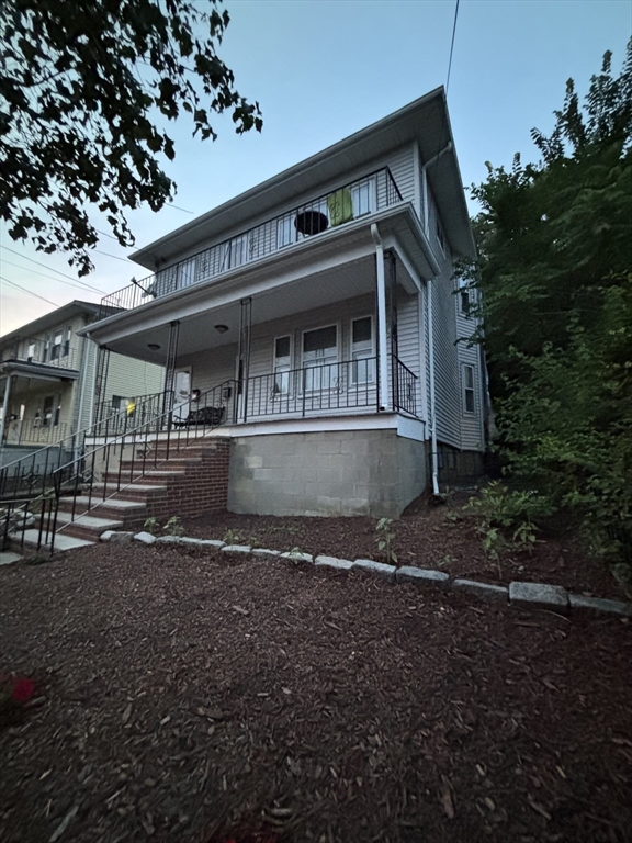 207 Gladstone St
