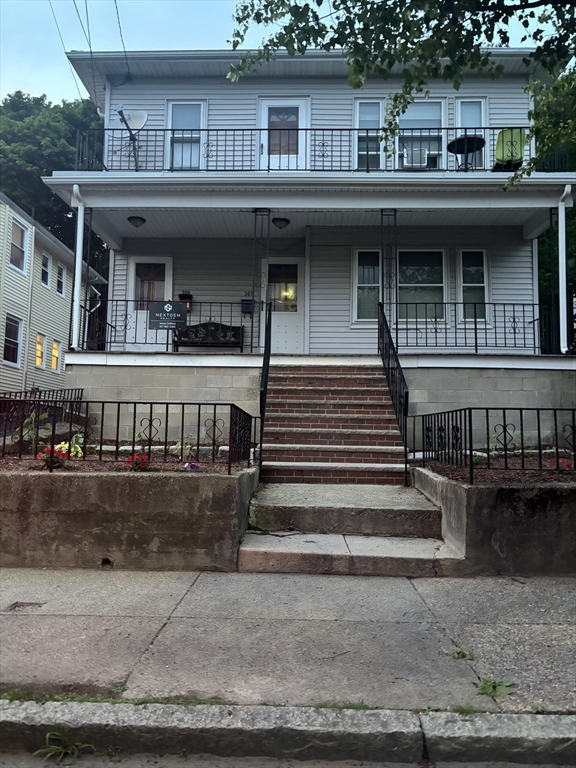207 Gladstone St