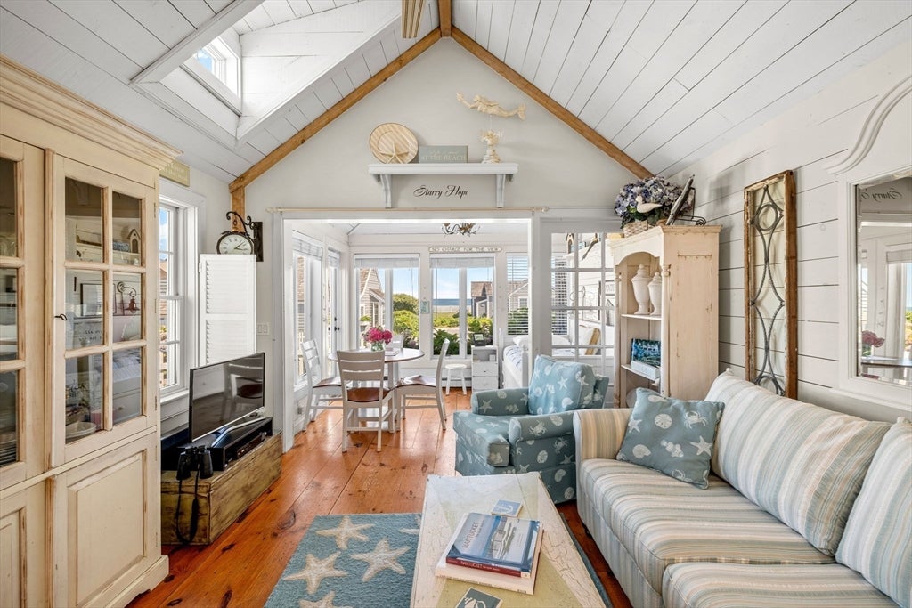 Photo of 26 Vineyard View Lane, Mashpee, MA