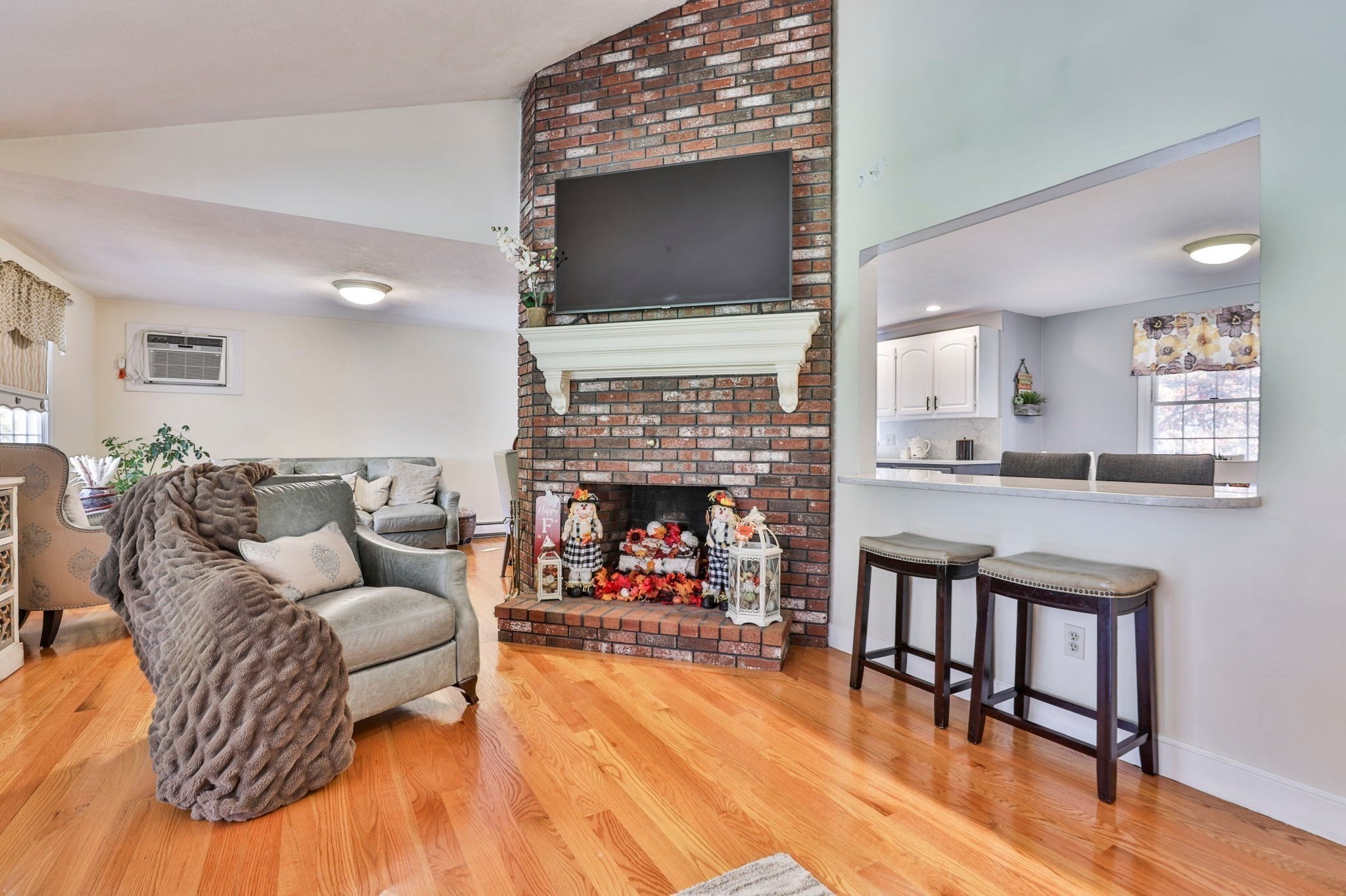 25 Indian Rock Dr, Saugus, MA Photo #11