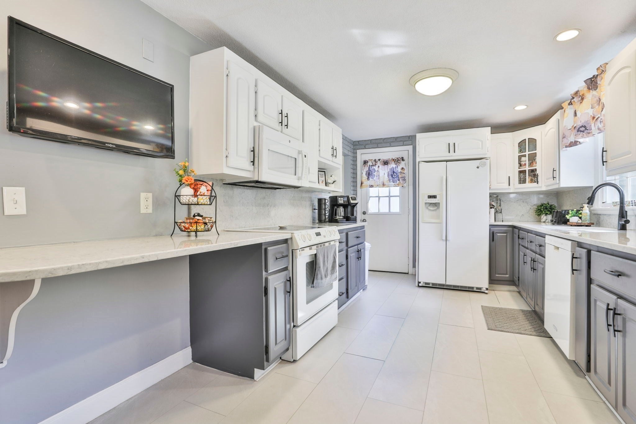 25 Indian Rock Dr, Saugus, MA Photo #5